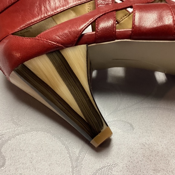 Nine West Leather Open Toe Heels LOOK AT THESE HEELS. STUNNING UNIQUE💃💃💃‼️‼️‼ - Picture 5 of 14